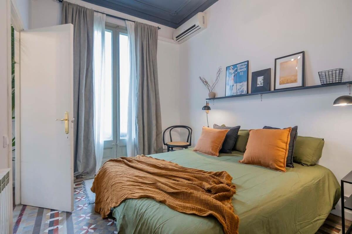 Elegant 4 bedrooms 3 bathrooms Catalan home Barcelona Bagian luar foto