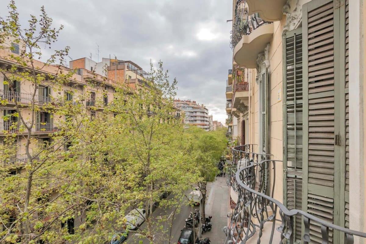 Elegant 4 bedrooms 3 bathrooms Catalan home Barcelona Bagian luar foto