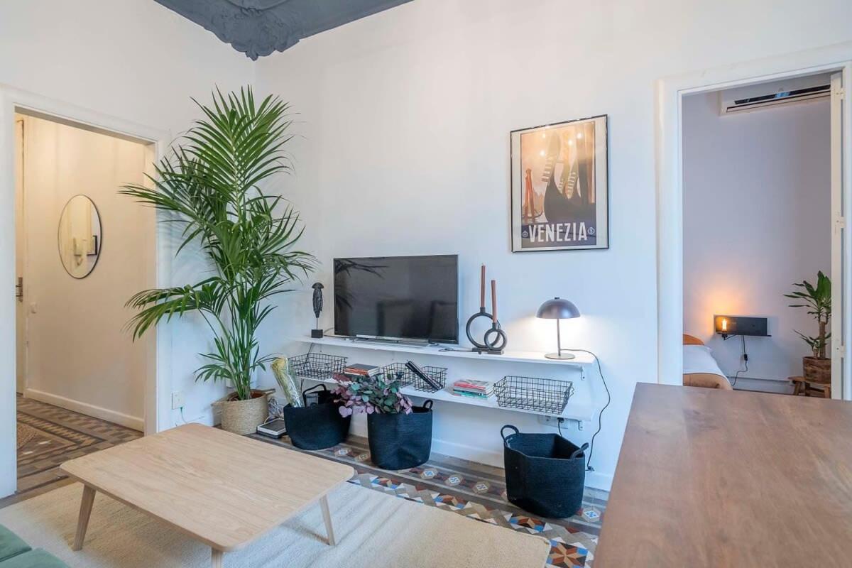 Elegant 4 bedrooms 3 bathrooms Catalan home Barcelona Bagian luar foto