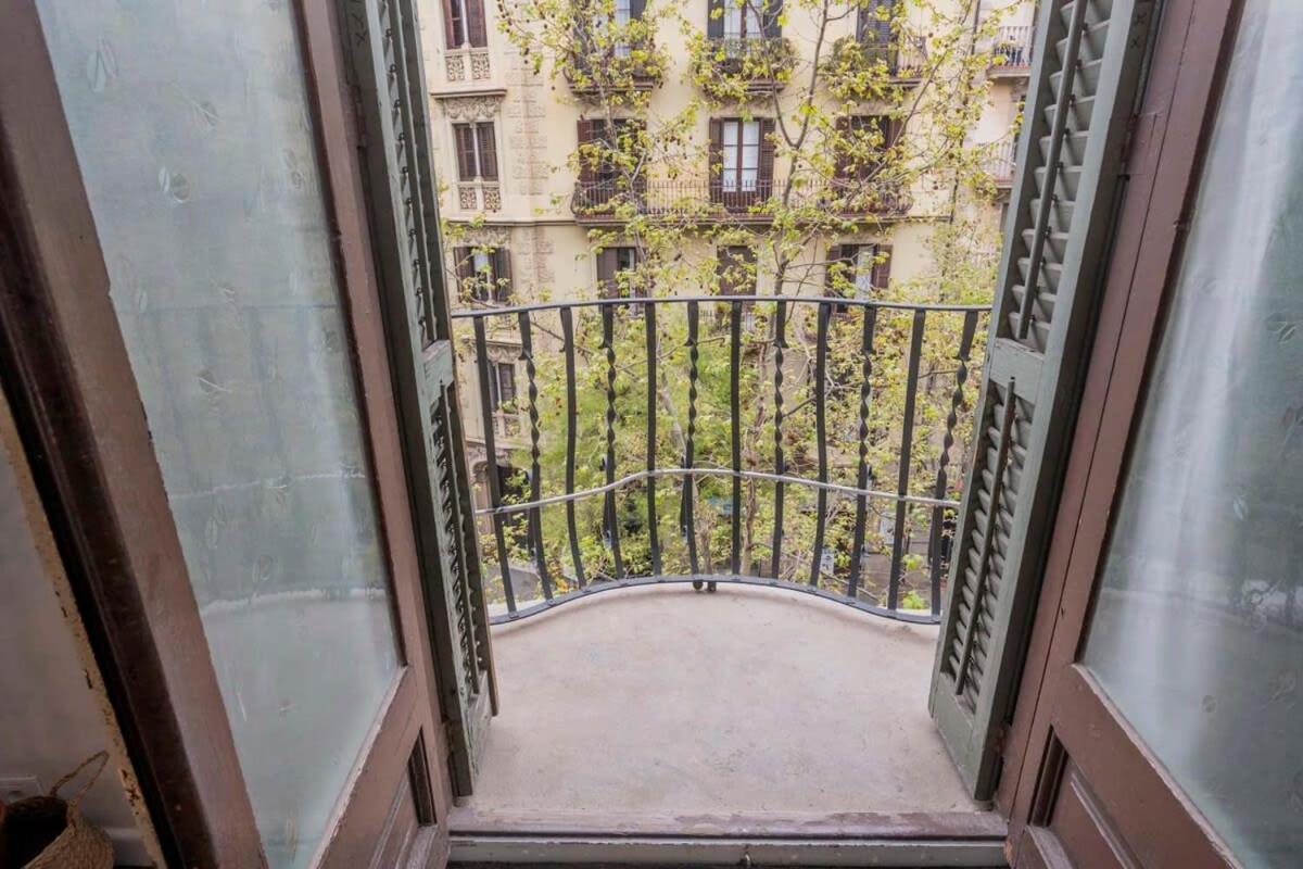 Elegant 4 bedrooms 3 bathrooms Catalan home Barcelona Bagian luar foto