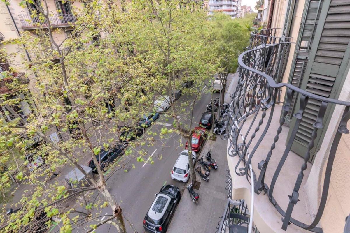 Elegant 4 bedrooms 3 bathrooms Catalan home Barcelona Bagian luar foto